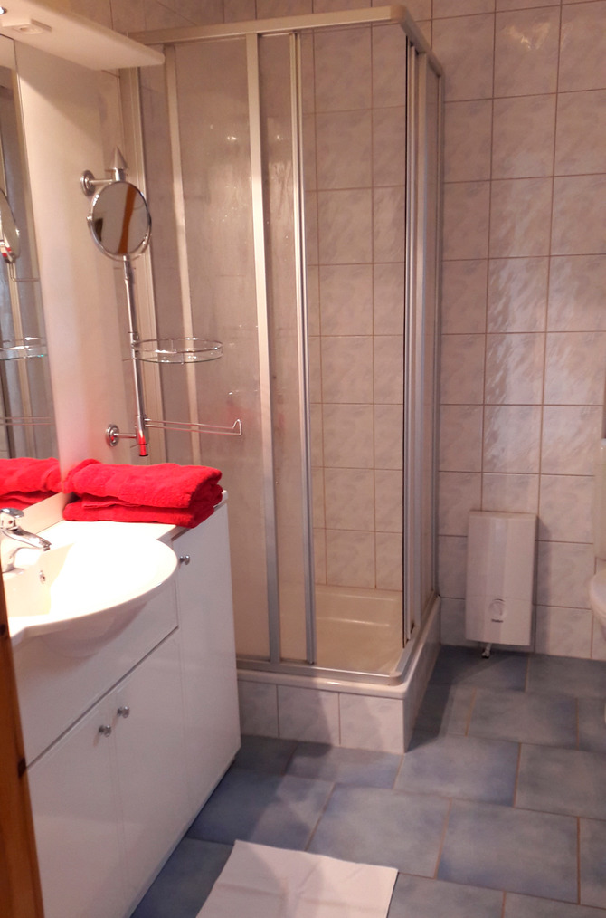 Ferienwohnung in Glowe - Scholle 2 - Das Bad ist ger&auml;umig und hat Fussbodenheizung