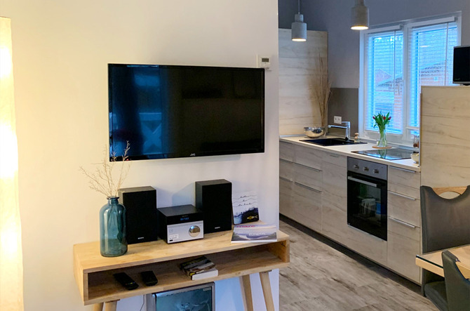 Bungalow in Göhren - Strandkiste Göhren - Wohnzimmer, TV, Küche