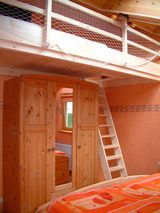 Ferienwohnung in Bodstedt - Haus Ostseeräuber Fewo I - Schlafzimmer mit Doppelbett und Räuberhöhle