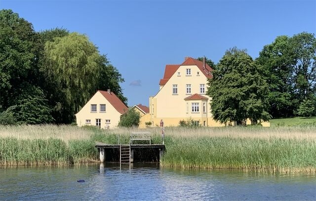 Ferienwohnung in Neuenkirchen (Rügen) - Rügen Ferienwohnung 7 am Wasser Gut Grubnow mit Balkon WLAN und Sauna - Bild 3